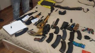 При обыске в квартирах руководителей и участников преступной группы было обнаружено большое количество предметов и вещей, предназначенных для совершения преступления